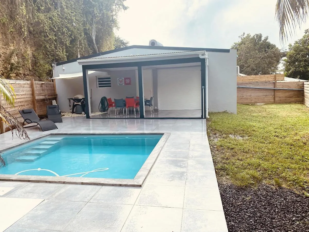 Villa Elegante Les Abymes, Piscine Baimbridge