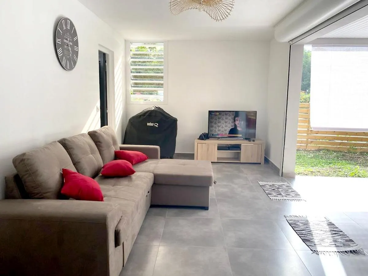 Villa Elegante Les Abymes, Piscine Baimbridge