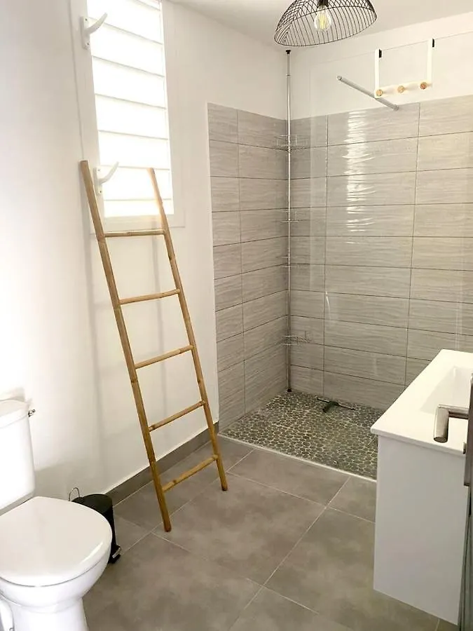 Villa Elegante Les Abymes, Piscine Baimbridge 0*,