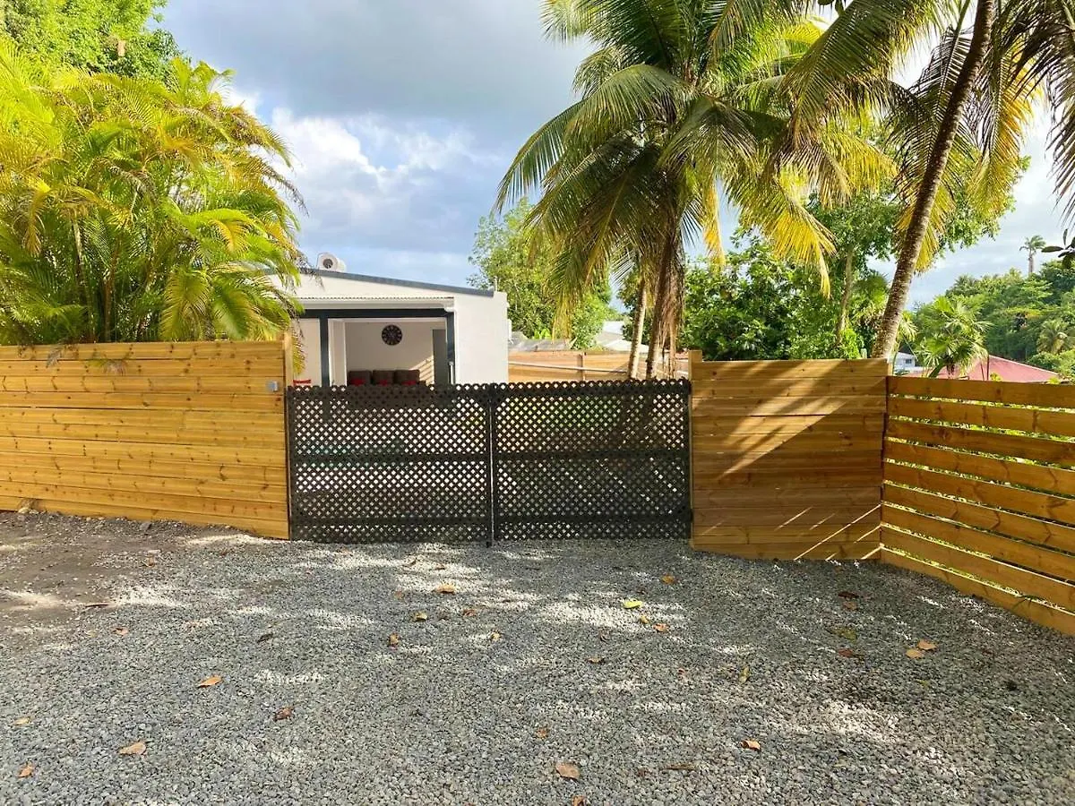 Villa Elegante Les Abymes, Piscine Baimbridge